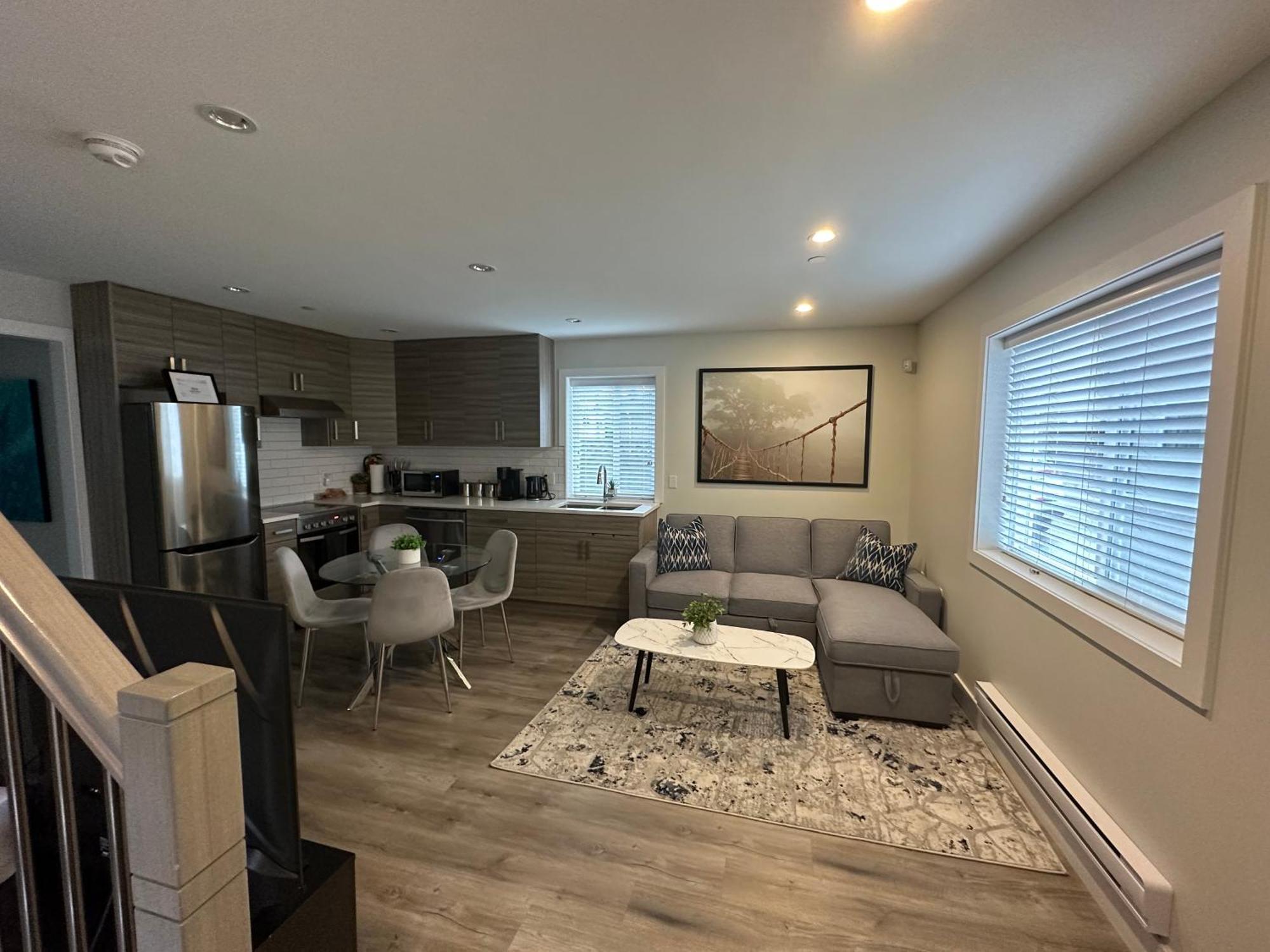 Bright And Cozy Modern Home In Vancouver - Central To Yvr-Downtown - Free Private Parking Exterior foto